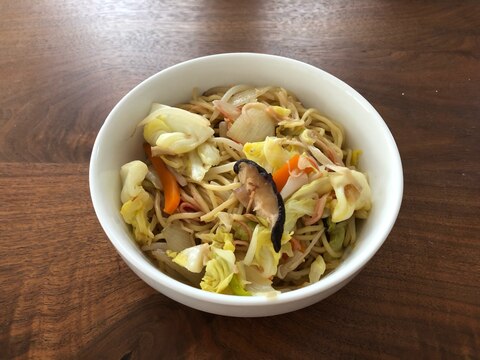 付属の調味料なし！カニカマ入りパッタイ風焼きそば